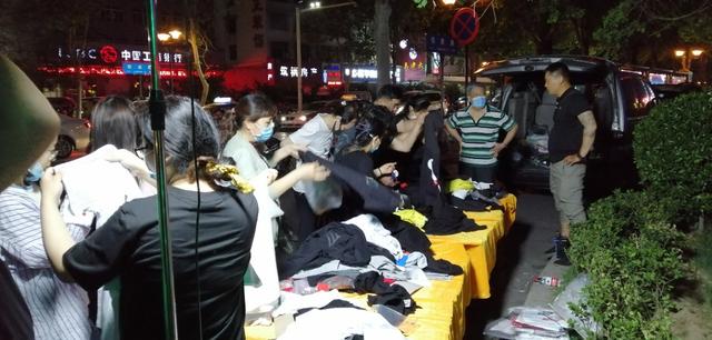 比较贵的运动品牌服装,价格亲民的国产运动服装品牌