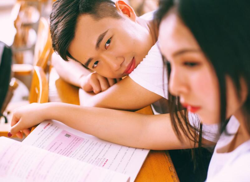 女人矜持才有魅力,矜持的女孩子让人着迷