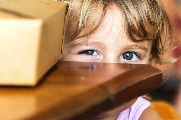 青春期女孩嫌自己丑家长怎么做,女孩子被说丑怎么办