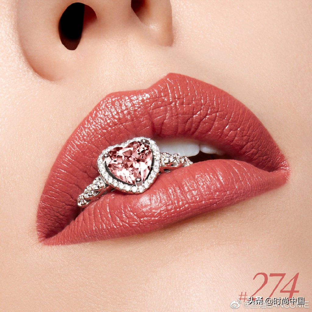 宅家一个月，请先涂了这支口红再去复工