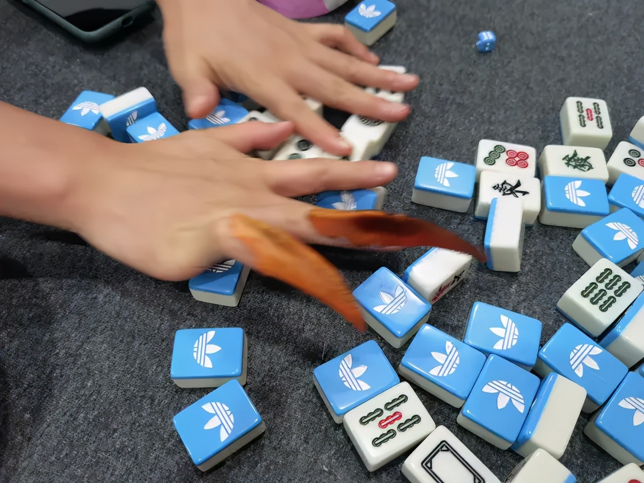 哈哈哈哈哈我笑到我家的狗偷开邻居家的车送我去精神病院