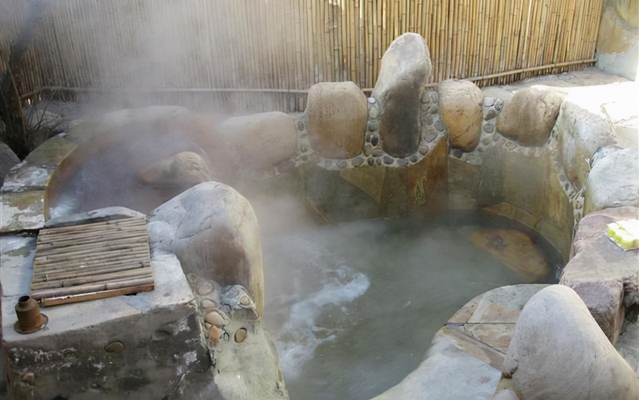 冬季泡汤休闲好去处,秋冬泡汤好去处