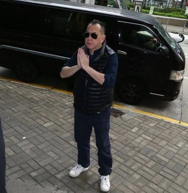 排队等土葬！亡母病逝两个月今日终于设灵视帝瞻仰仪容依然心痛