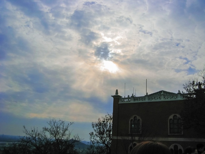 上海西佘山探看天主教堂，这里景色优美，夏季凉爽舒适