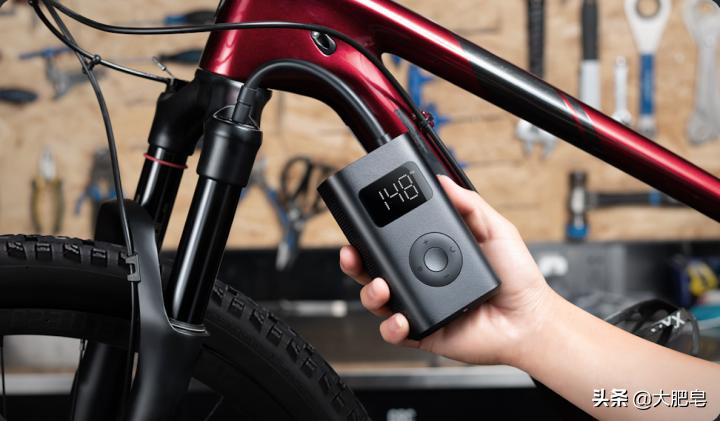 看欧洲杯给谁加油,米家充气宝1s给汽车打气