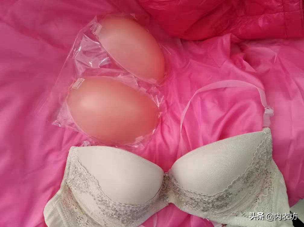 胸贴的隐形肩带只有两条怎么弄,胸贴的透明肩带怎么往上扣