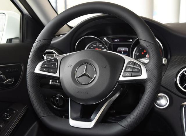 奔驰gla和glb油耗对比,奔驰GLA跑高速油耗多少