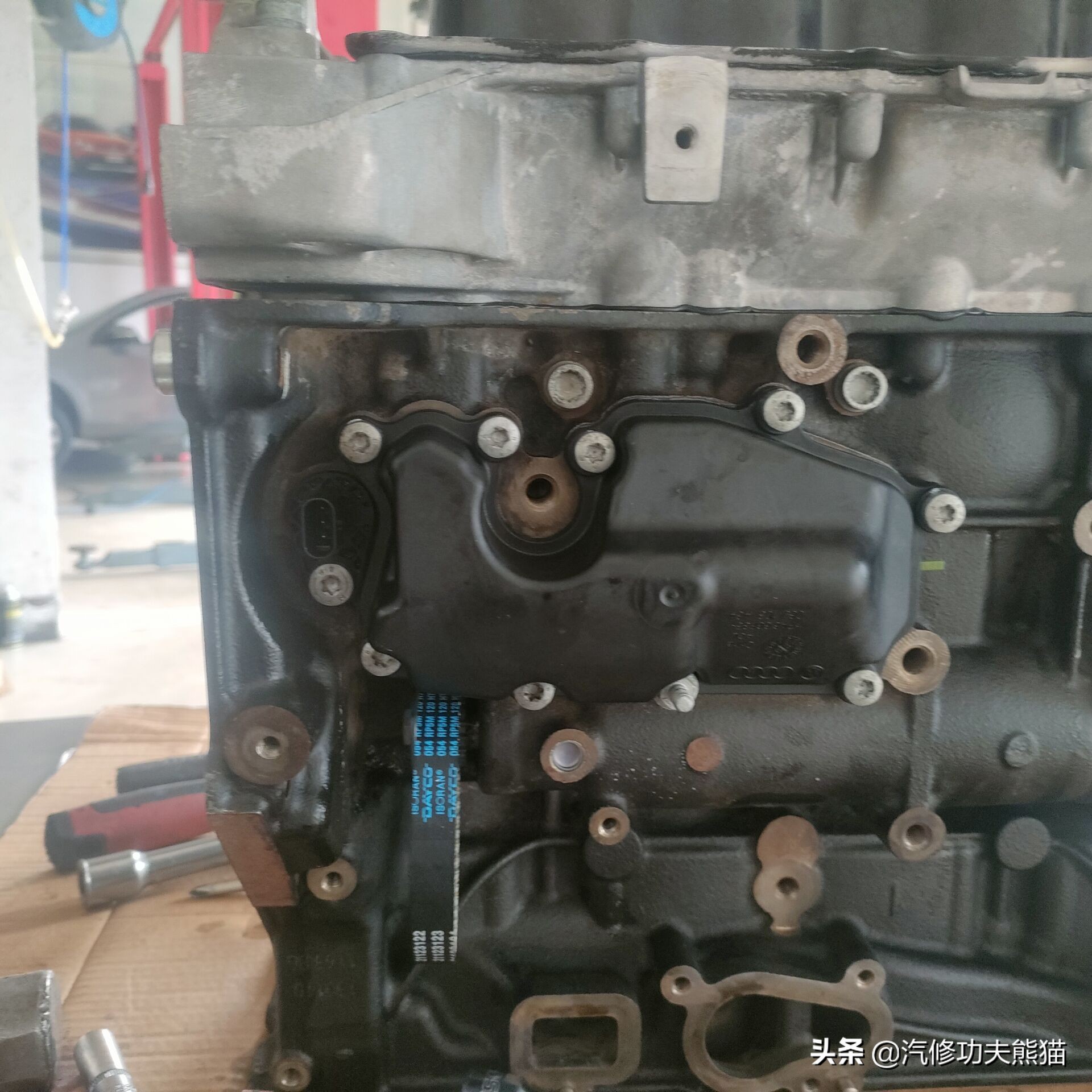 奥迪a4l治理烧机油,a4l奥迪烧机油怎样查