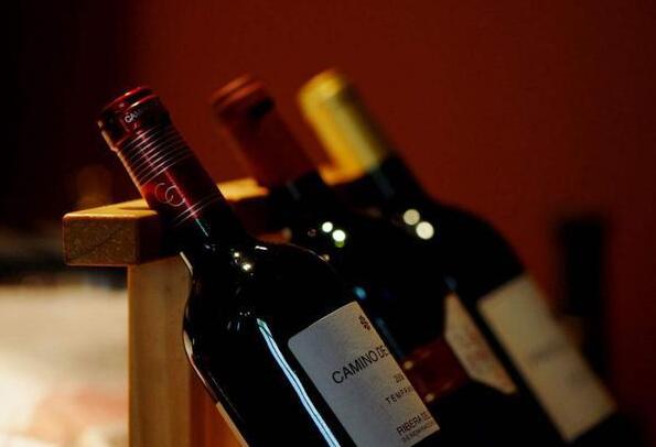 如何辨别红酒的真假方法 (如何辨别红酒的真假)