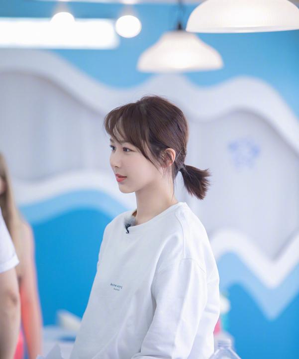 杨紫轻熟女装,杨紫轻熟风黄衣裙