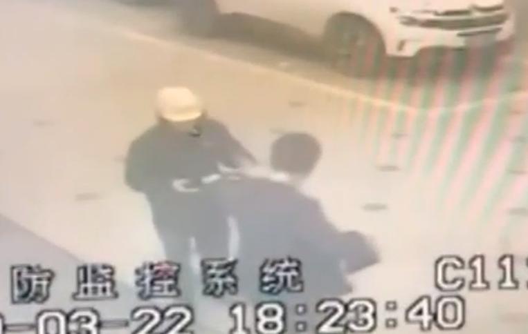 外卖小哥凌晨两点接到跑腿订单,外卖小哥深夜接到订单完整版