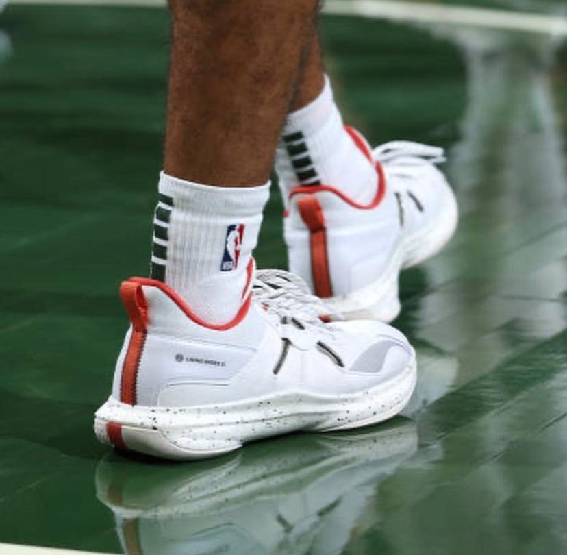 nba球员上脚过的李宁,nba球员上脚库里球鞋