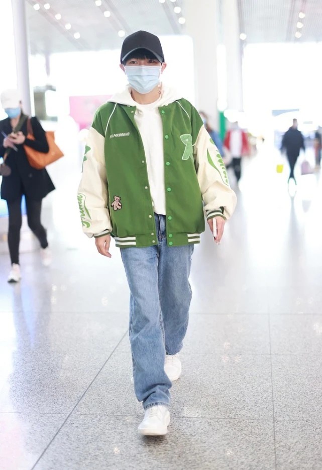 周深服装搭配牛仔服,周深牛仔裤穿衣搭配图