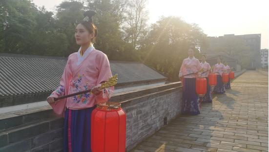 “桂林挺你”秀峰专场首场直播引70万人围观！