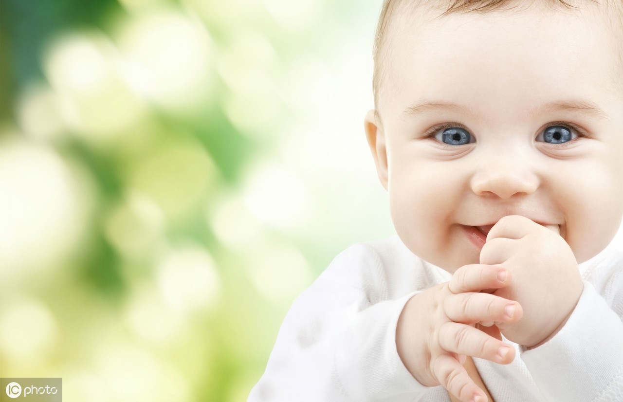 新生儿多大时可以带出门晒太阳,新生儿多大可以出去户外