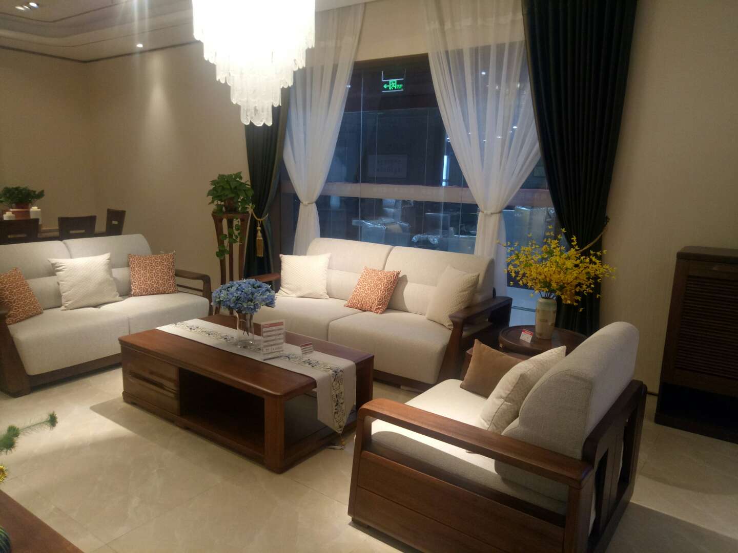 商丘年年红红木家具广场,商丘年年红家具专卖店