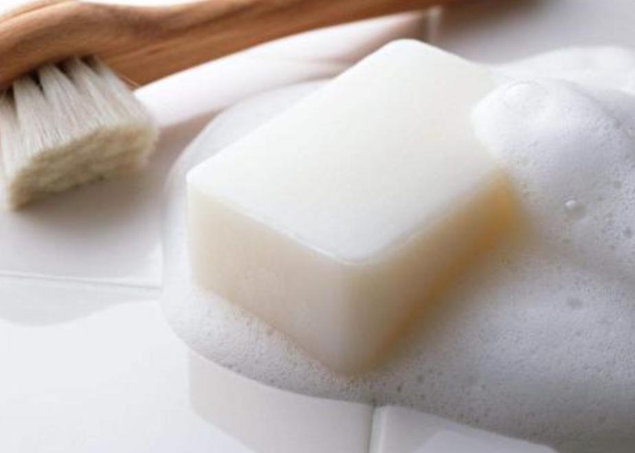 洗澡用香皂好还是沐浴露好呢,洗澡用沐浴露还是香皂对皮肤好