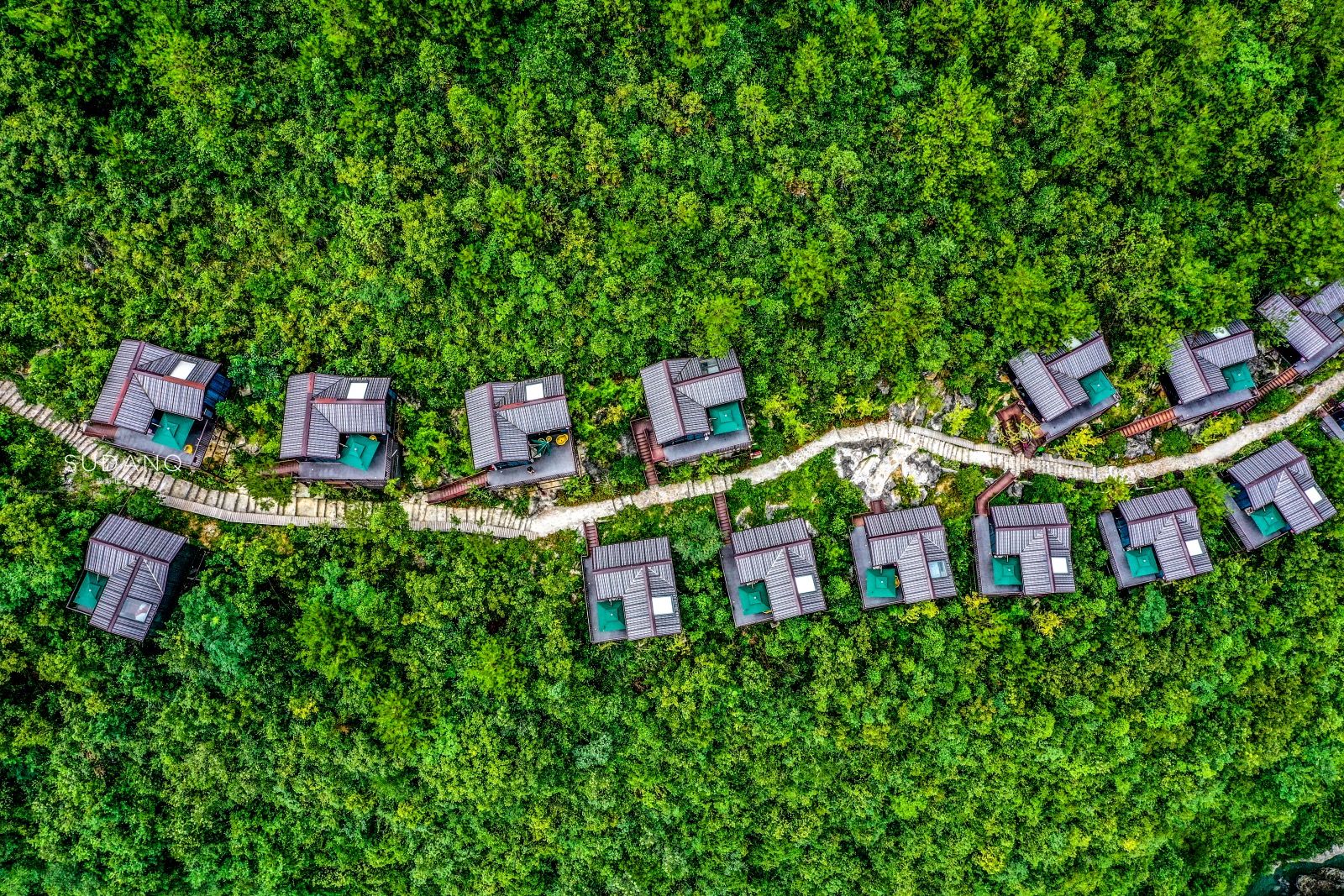 湖北恩施悬崖木屋,恩施最险的挂壁民宿