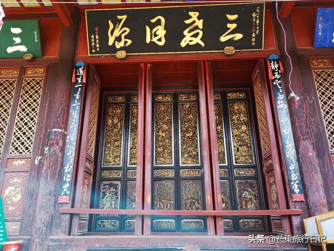 云南有块“天下第一雕”，手机拍照10元相机拍照50元，贵不贵？