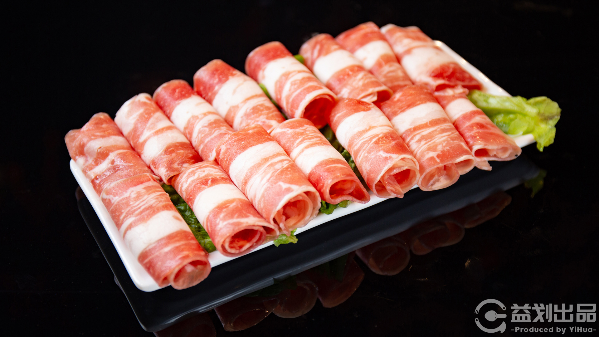 呼市旋转火锅烧烤一体餐厅,呼市吃烤肉推荐餐厅有哪些