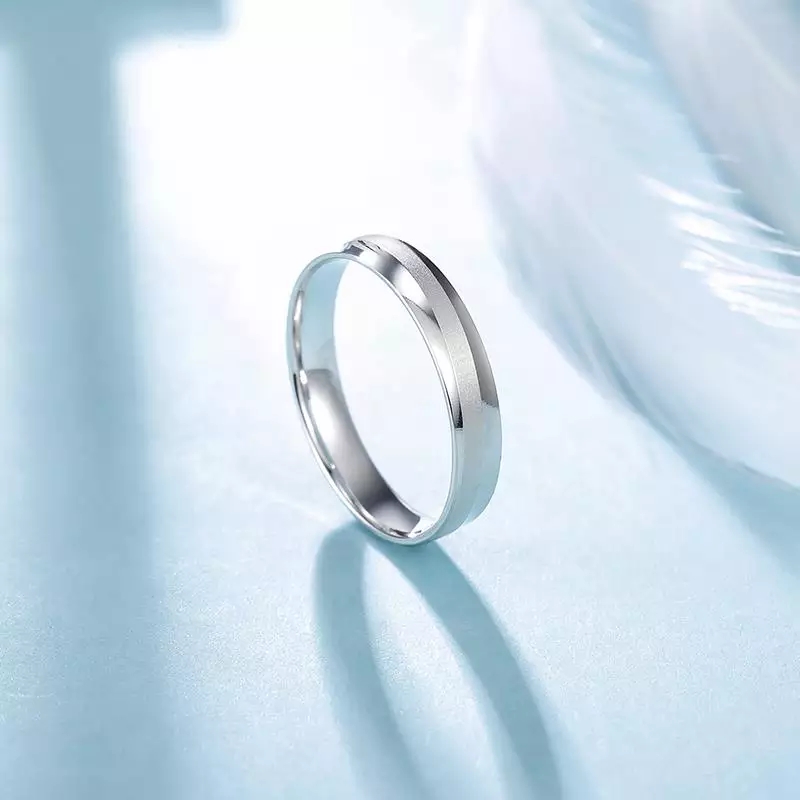 钻戒和黄金对戒怎么叠戴,婚戒是选黄金对戒还是选钻石对戒