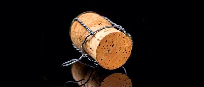 啤酒为什么要弄一圈锡箔纸,啤酒瓶口的锡纸有什么用