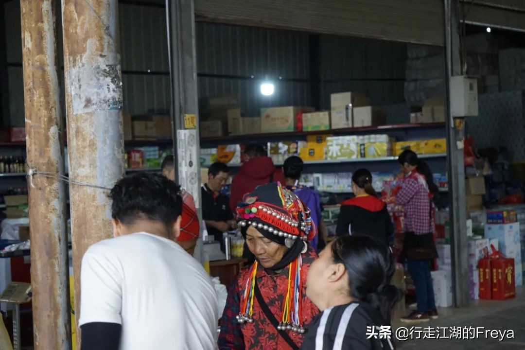 西双版纳傣族村寨赶集,西双版纳星期五赶集