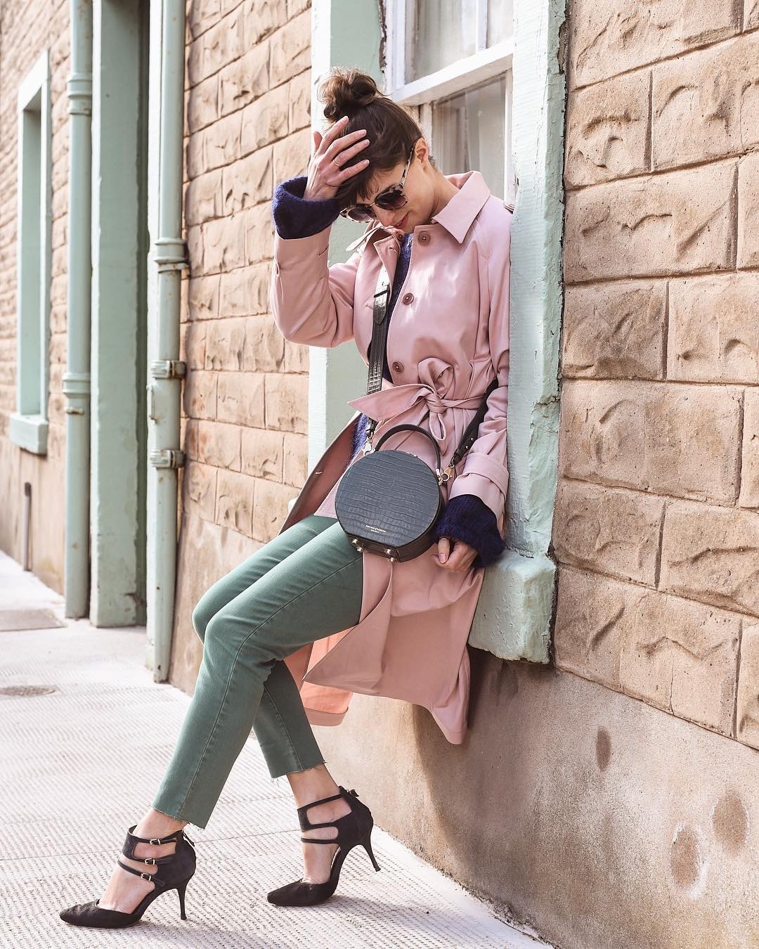 绿色连衣裙搭配什么颜色好看,绿色连衣裙搭配什么颜色上衣