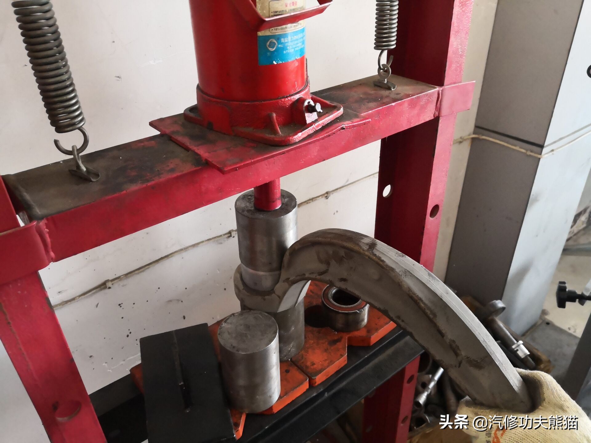 奥迪为何不能解决发动机烧机油,奥迪q5lea888三代发动机烧机油么