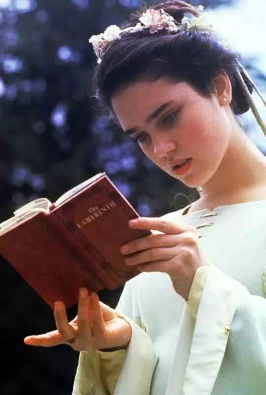 出道即是巅峰，人称“美人活化石”，被上帝亲吻过的脸颊