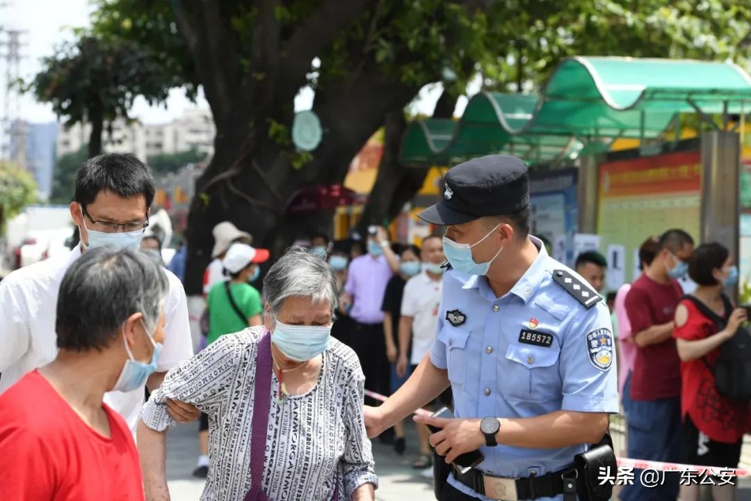 抗疫一线工作者冒着大雪坚守一线,致敬高温下的抗疫战
