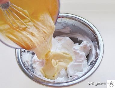 电饭锅做戚风蛋糕最简单的做法,电饭煲自制戚风蛋糕的超简单做法