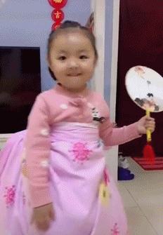 模仿不倒翁姐姐的小朋友视频,网红不倒翁姐姐原视频