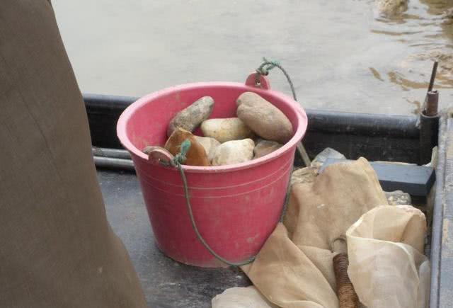 钓鱼大铁钩捕鱼技巧,捕鱼古老方法钓鱼