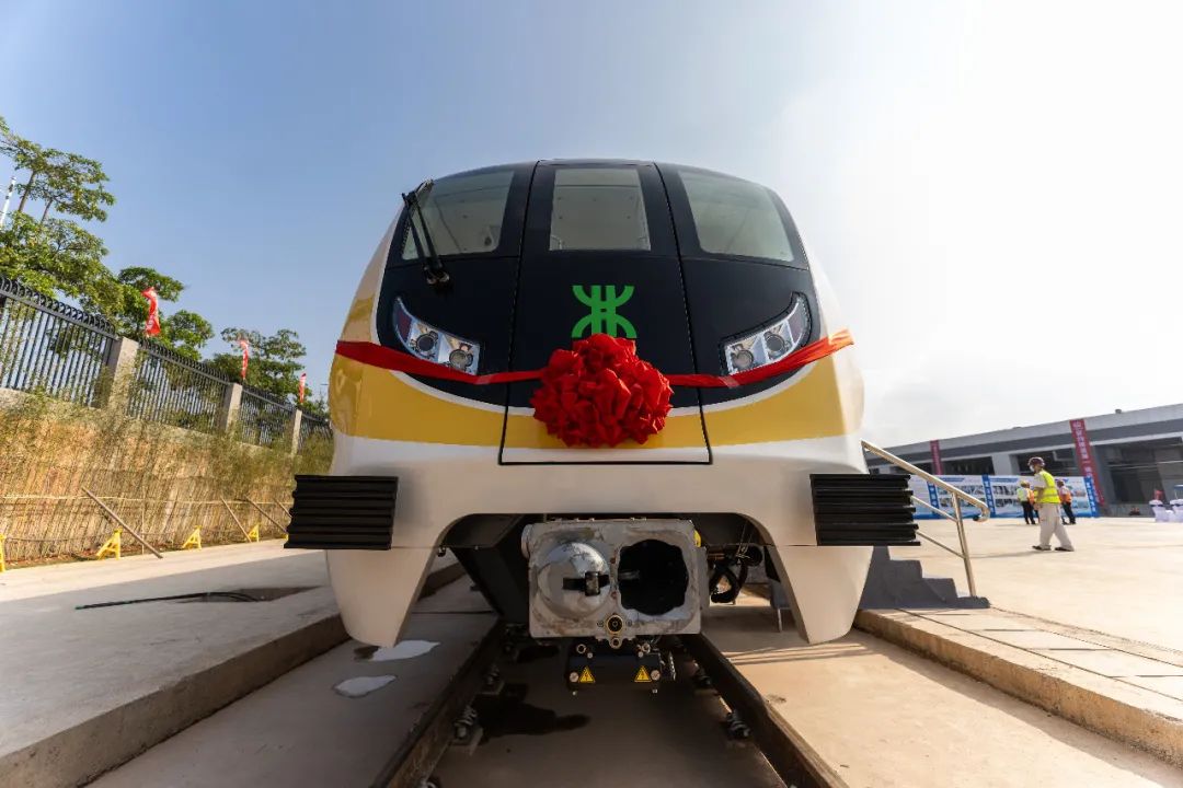 深圳地铁喜提14号线首列列车,深圳地铁1号线四期首列车曝光