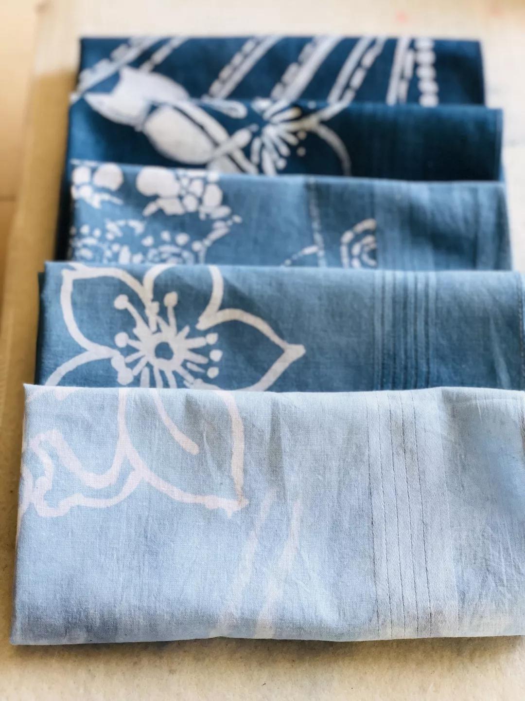 一幅新年主题画小学生,小学生新春祝福美术画