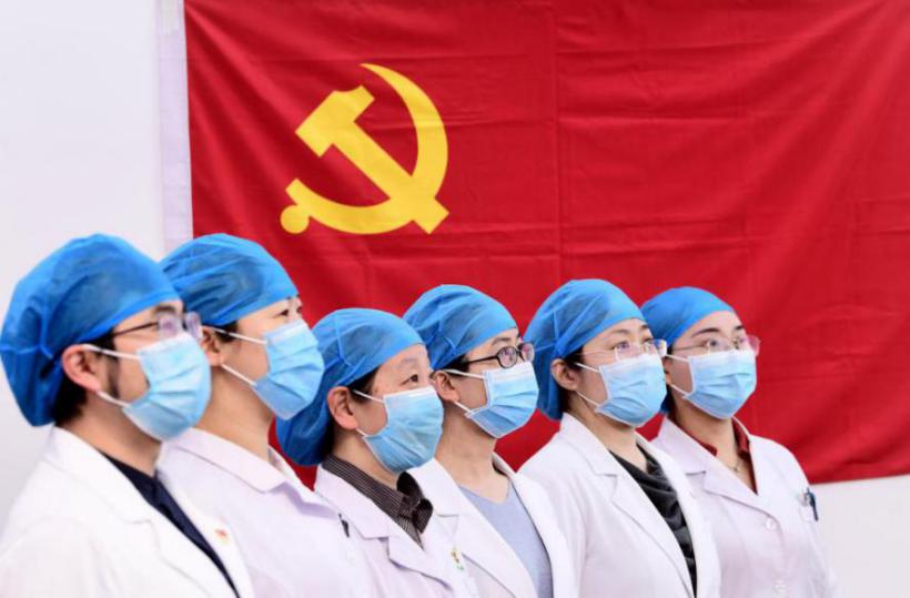 在这场战疫中,我们一定把*党**徽擦得更亮!