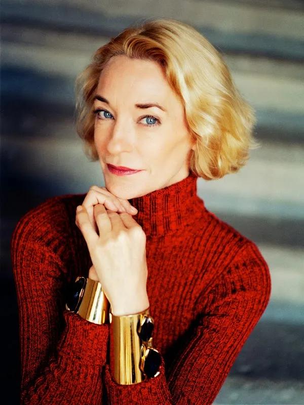 优雅与激情的化身，这个混迹巴黎40年的混血女人真致命