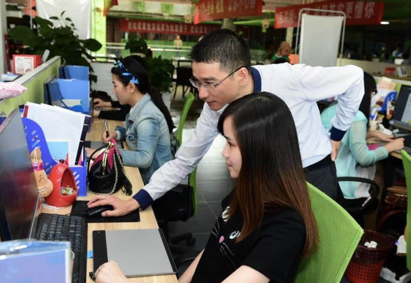 7年成为行业第一,上市一波三折,如今“章三疯”身价已过百亿