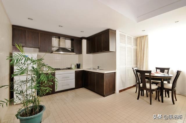 厨房推拉门超白玻璃怎么清理,厨房推拉门自爆怎么处理