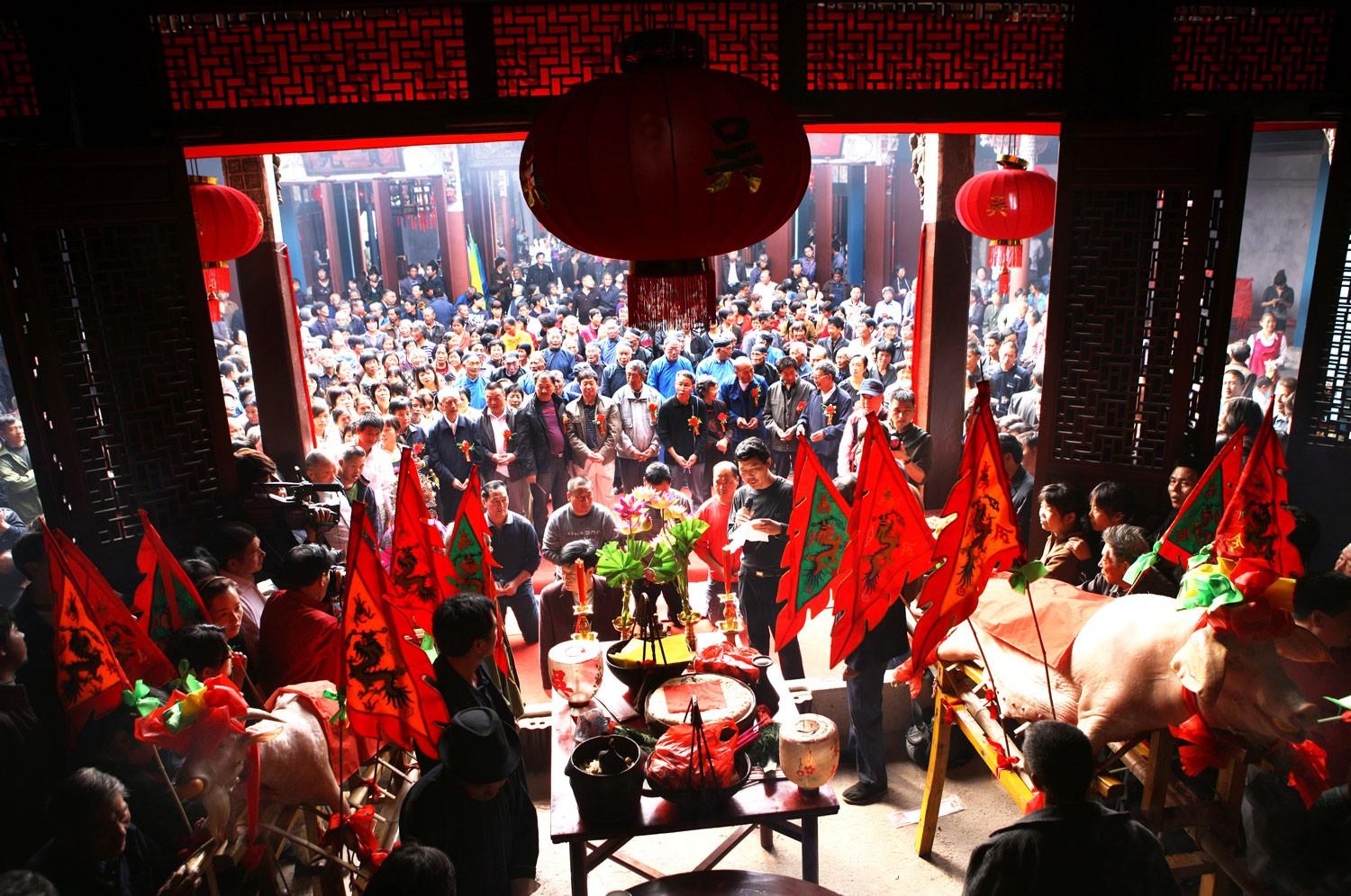 古人怎么说要孝敬父母的,清明给祖先上坟烧什么纸最好