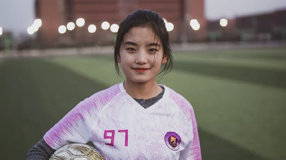 南开男足,南开首个率男足出征的女队长
