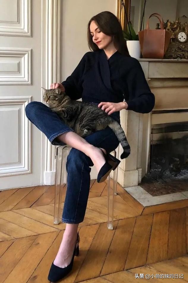 女人过了50岁不能穿硬底鞋怎么办,女人50岁以后穿高跟鞋好不好