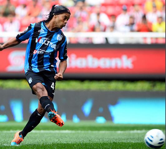 世界足坛第一人小罗,小罗从球王变囚王