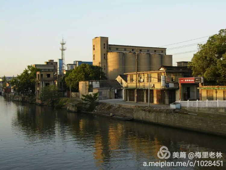 王店古称梅里，始建于五代后晋天福年间，距今有1000多年（2）。