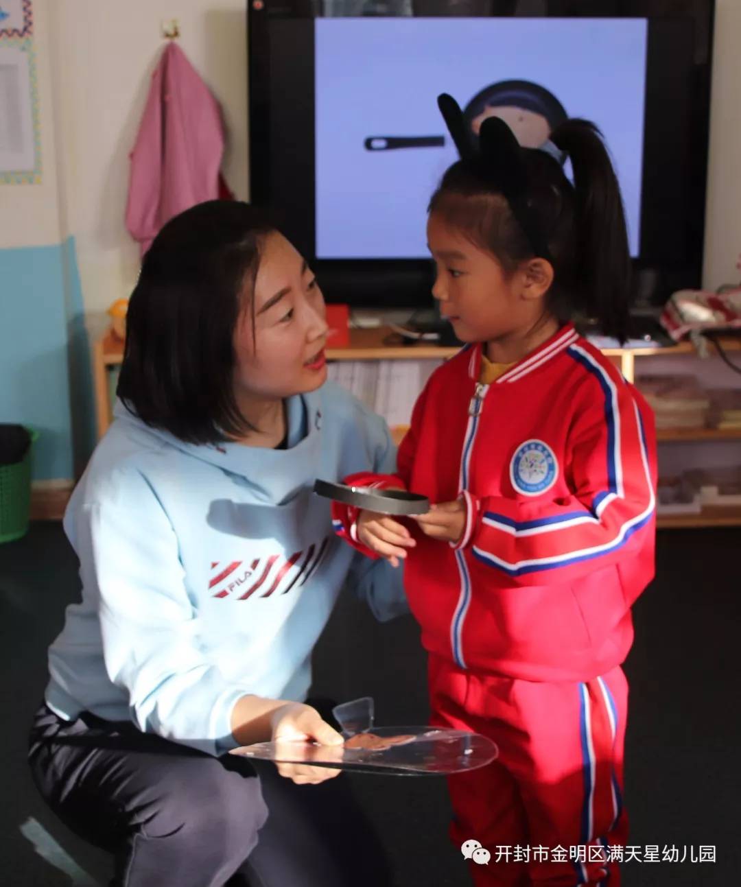 幼儿园教师公开课展示活动简报,幼儿园教师风采展示评选视频