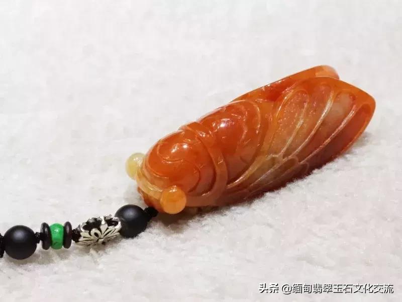 奇葩土豪竟把翡翠丢进火炉烧,烧出后色彩却十分鲜艳漂亮