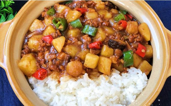 香菇土豆肉沫拌饭做法,咖喱香菇土豆鸡肉拌饭