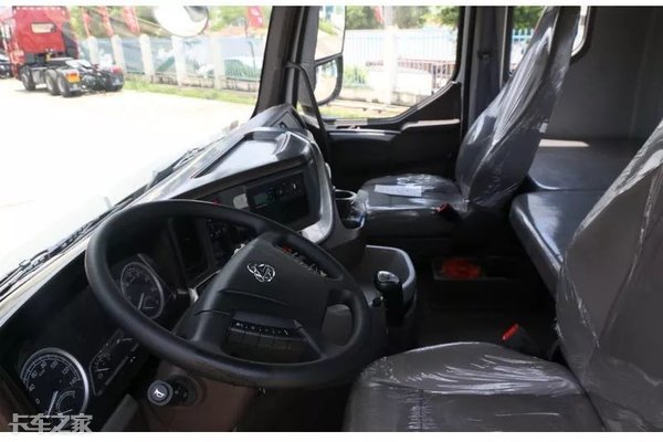 豪华重卡带厕所的生活舱,重卡房车驾驶舱跟生活舱一体