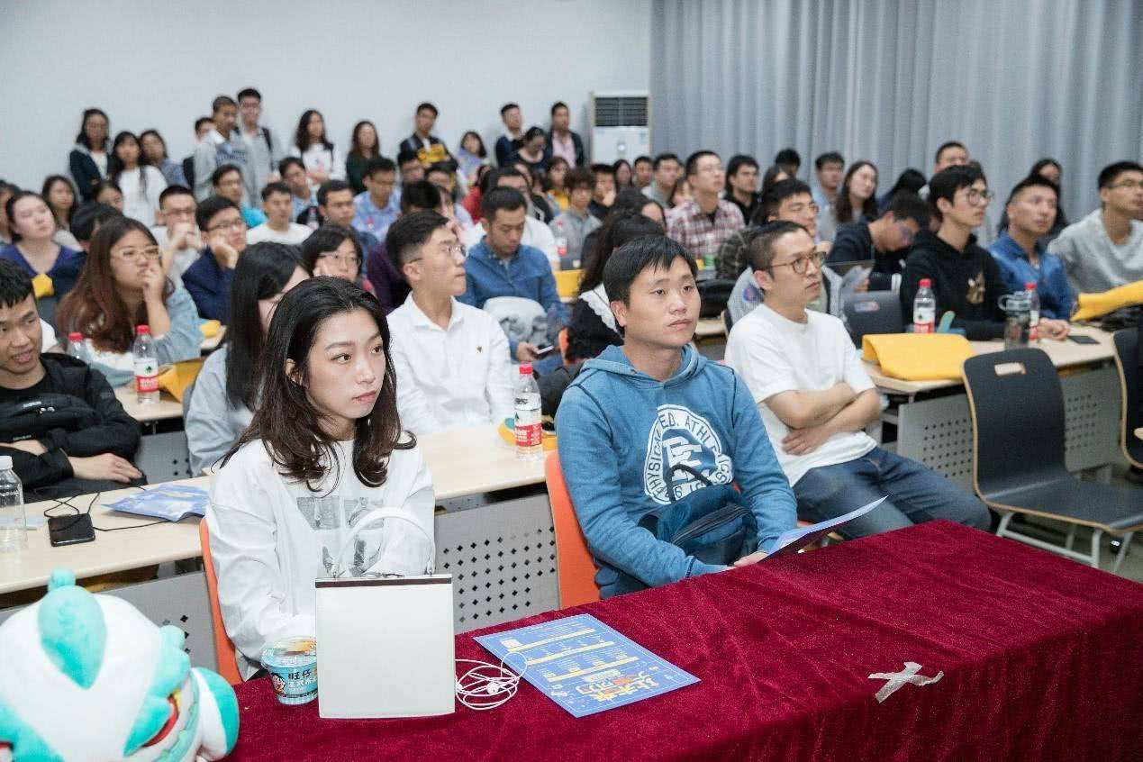 专科生就业方向怎么选好,选择师范类专业让你多一项选择